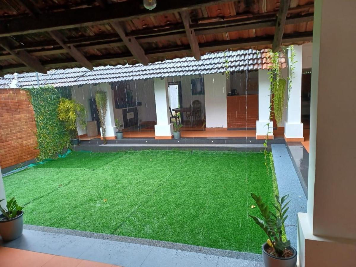 Kayyalas Courtyard Thrissur Exterior photo
