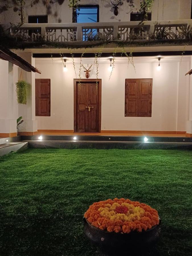 Kayyalas Courtyard Thrissur Exterior photo